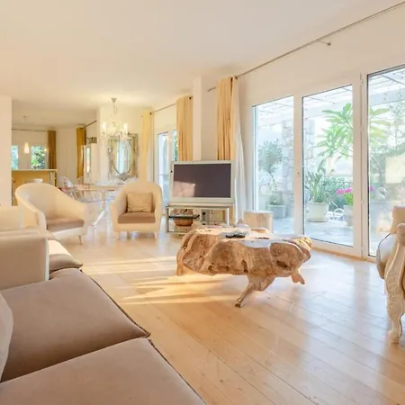 Bayview Villa *